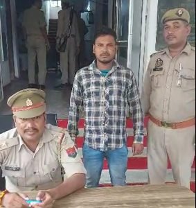 मथुरा09जुलाई23*थाना जमुनापार पुलिस द्वारा चोरी के अभियोग में वांछित एक अभियुक्त को किया गिरफ्तार, भेजा जेल ।*