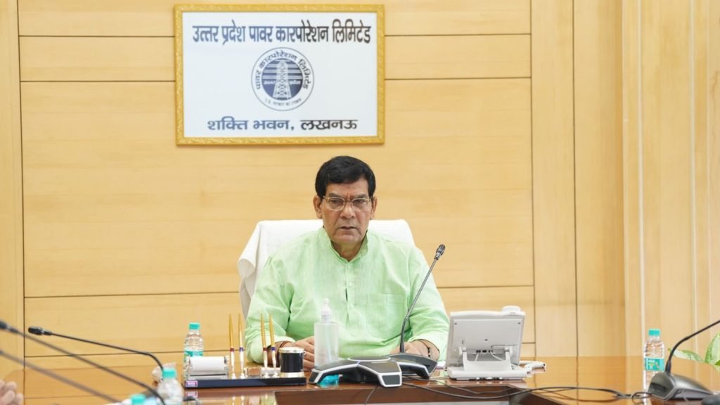 लखनऊ09जुलाई23*ऊर्जा मंत्री अरविंद शर्मा ने की समीक्षा बैठक