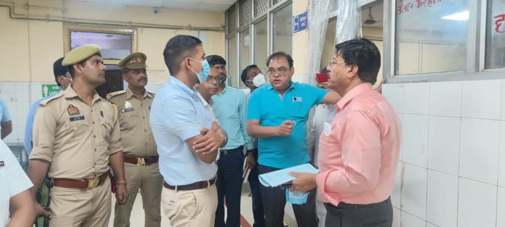 कानपुर11जुलाई23*उर्सला अस्पताल के बर्न वार्ड का औचक निरीक्षण करने पहुंचे जिलाधिकारी कानपुर नगर श्री विशाख जी0