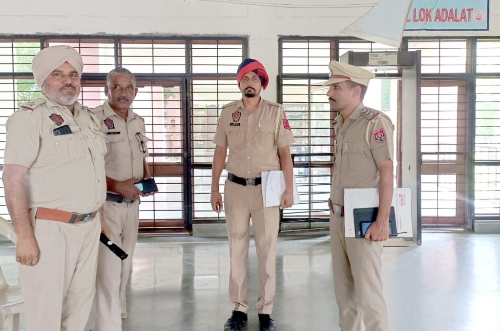 पंजाब11जुलाई2023*नगर थाना के प्रभारी ने कोर्ट कम्पलैक्स में सिक्योरिटी की चैकिंग की