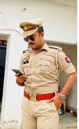 बदायूं12जुलाई2023*वसूलीबाज सिपाही राघव का फोटो वायरल बदायूं12जुलाई2023*वसूलीबाज सिपाही राघव का फोटो वायरल