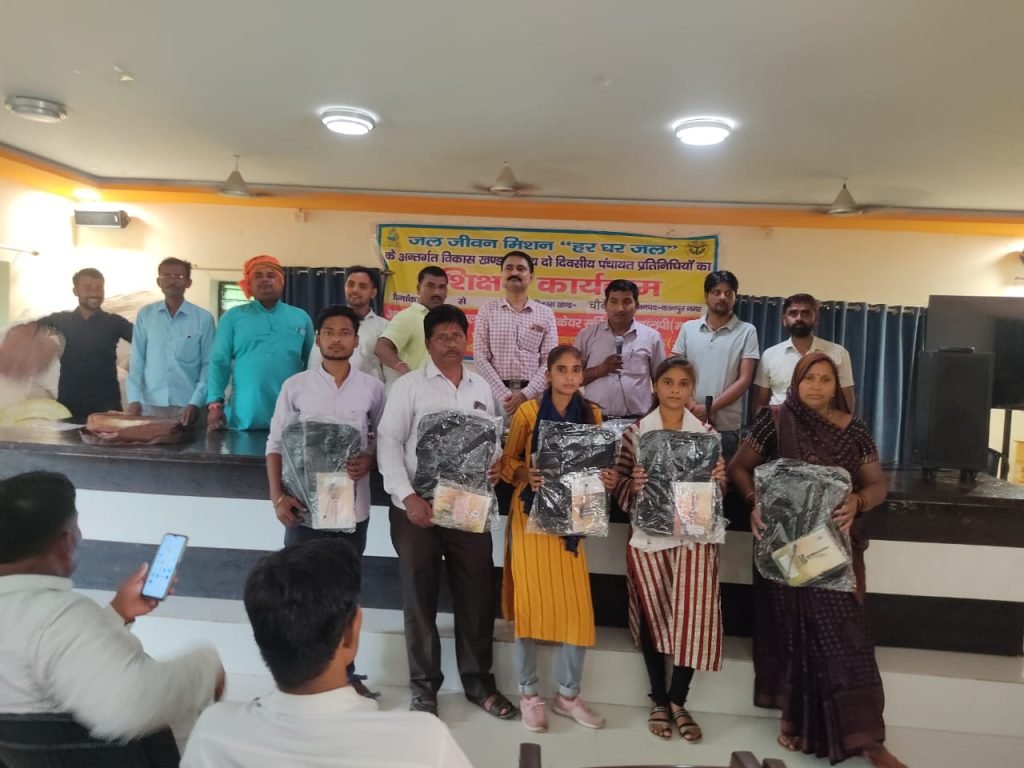 कानपुर12जुलाई23*4 दिवसीय ट्रेनिंग का आज दूसरे दिन की चौबेपुर ब्लाक में ग्राम पंचायत के लाभार्थियों की ट्रेनिंग वा सामग्री वितरित की गई कानपुर12जुलाई23*4 दिवसीय ट्रेनिंग का आज दूसरे दिन की चौबेपुर ब्लाक में ग्राम पंचायत के लाभार्थियों की ट्रेनिंग वा सामग्री वितरित की गई