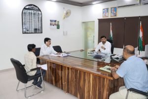 चित्रकूट12जुलाई23*डीएम ने सुनी फरियादियों की समस्याएं।