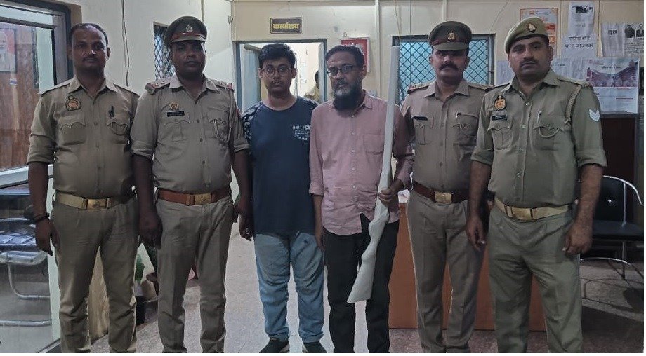 कानपुर12जुलाई2023*बच्चों के झगड़े में चलाई लाइसेंसी बन्दूक।