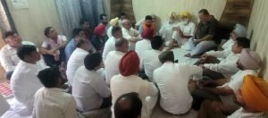 पंजाब13जुलाई23*इंद्रपाल बजाज के निवास पर शोक व्यक्त करने पहुंचे विधायक संदीप जाखड़ व तहसीलदार