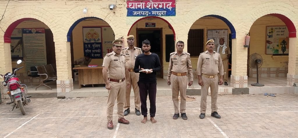 मथुरा14जुलाई23*अवैध शस्त्र के साथ स्टेटस लगाने वाले 01 नफर अभियुक्त को किया गिरफ्तार ।*