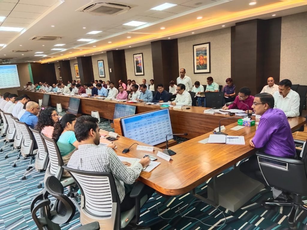 कानपुर15जुलाई23* मण्डल के जनपदों के विकास कार्यों की मण्डलीय समीक्षा बैठक आहूत की गयी।