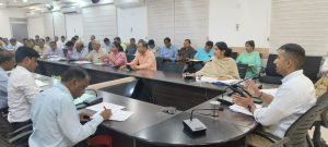 कानपुर नगर15जुलाई23*वृक्षारोपण कार्यक्रम हेतु समस्त संबंधित विभागों को आवंटित किए गए लक्ष्यों के सापेक्ष की गई तैयारी के संबंध में समीक्षा बैठक कलेक्ट्रेट सभागार में संपन्न हुई।