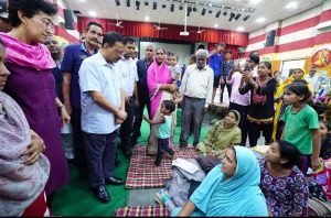 दिल्ली16जुलाई23*सीएम केजरीवाल ने राहत शिविर का दौरा किया