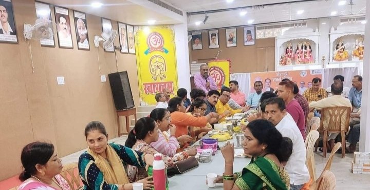 कानपुर17जुलाई23*टिफिन बैठकों के माध्यम से भारतीय जनता पार्टी लोकसभा चुनाव में जीत का लक्ष्य साध रही है।