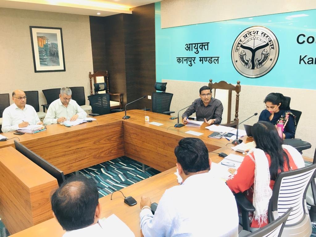 कानपुर 17.07.2023*मण्डलायुक्त की अध्यक्षता में श्रम आयुक्त कार्यालय के अधिकारियों, कारखाना व बॉयलर निदेशालय की समीक्षा बैठक आयोजित की गई। कानपुर 17.07.2023*मण्डलायुक्त की अध्यक्षता में श्रम आयुक्त कार्यालय के अधिकारियों, कारखाना व बॉयलर निदेशालय की समीक्षा बैठक आयोजित की गई।