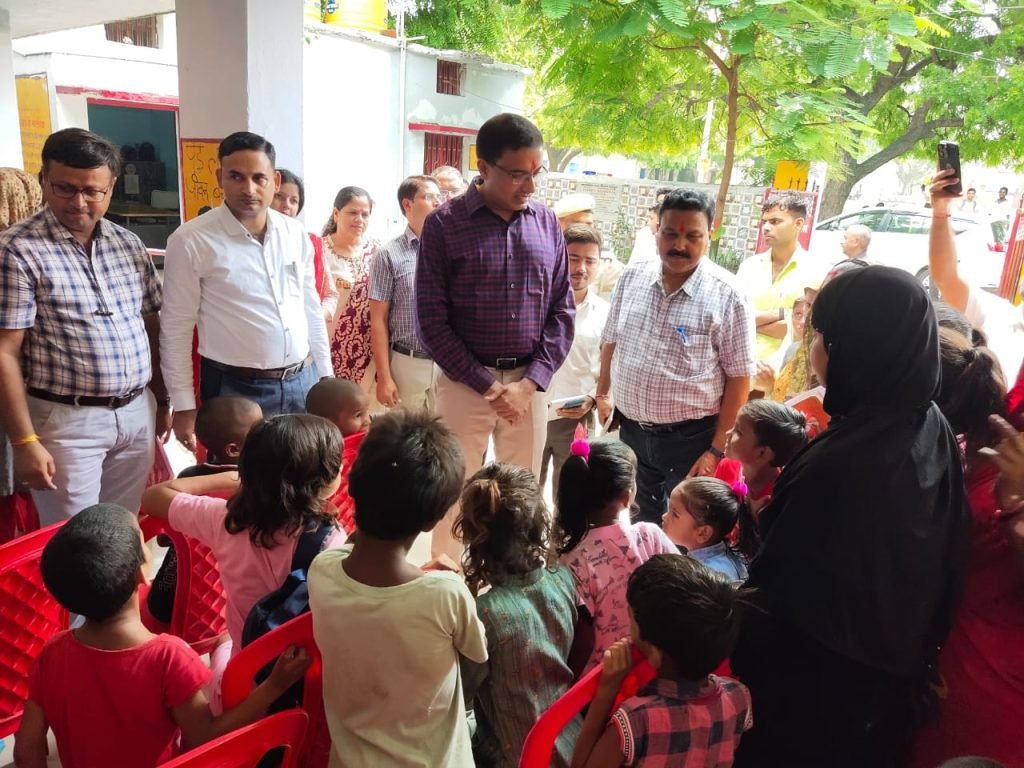 कानपुर19-07-2023*लोकायुक्त ने भृमण के दौरान एक नाबालिग को प्रतिष्ठान पर काम करते पाया, दुकानदार को दी बर्निंग।