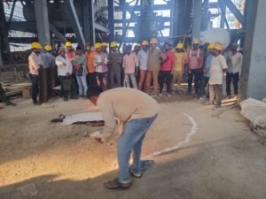 कानपुर20जुलाई2023* निर्माणाधीन विद्युत परियोजना में मजदूर की गिरकर हुई मौत, मचा हड़कंप*