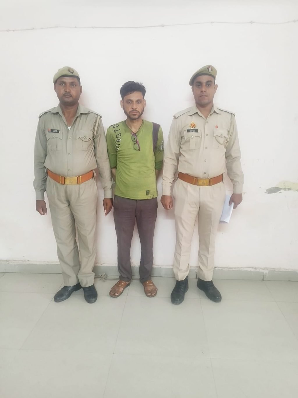 मथुरा20जुलाई2023*स्कूटी से 30 किलो गौमांस की तस्करी करने अभियुक्त गिरफ्तार।*