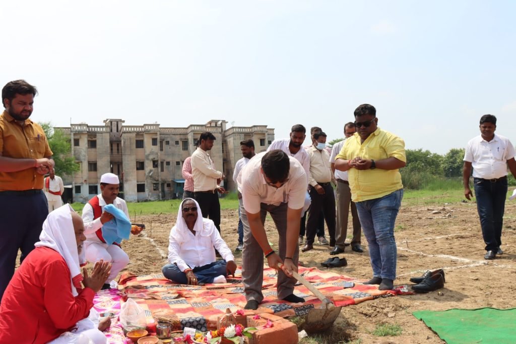 चित्रकूट24जुलाई2023*डीएम अभिषेक आनंद ने भूमि पूजन कर निर्माण कार्य का किया शुभारंभ। चित्रकूट24जुलाई2023*डीएम अभिषेक आनंद ने भूमि पूजन कर निर्माण कार्य का किया शुभारंभ।