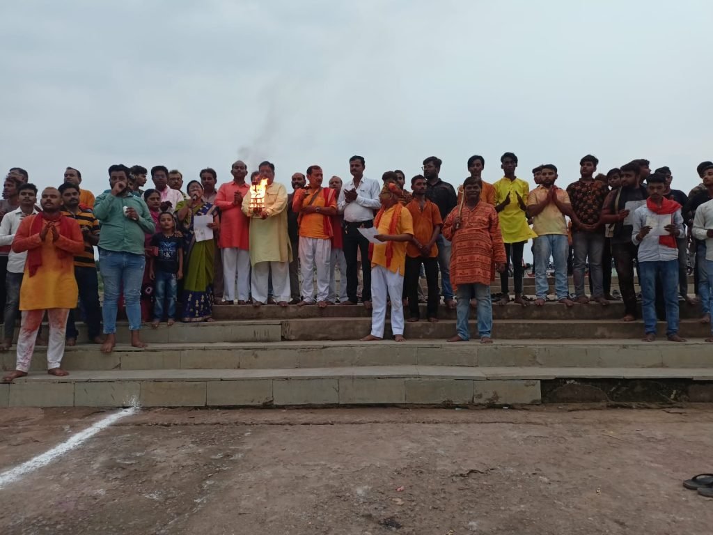 चित्रकूट26जुलाई23*जीवनदायिनी केन माँ की महाआरती के दौरान भारी संख्या में शामिल हुए भक्तगण