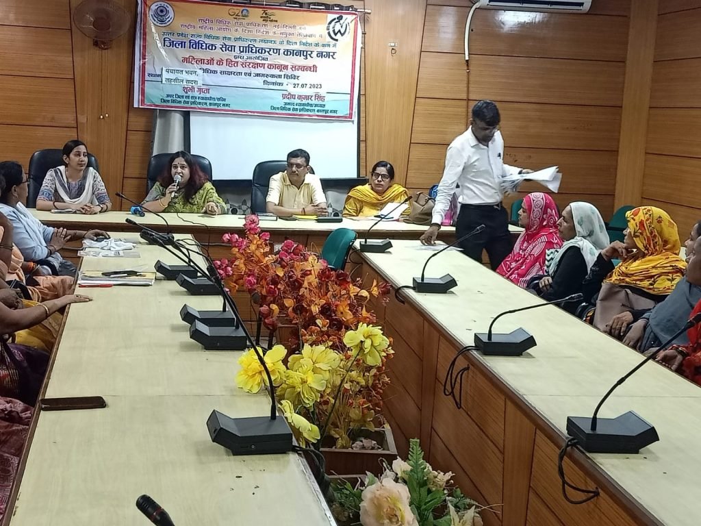 कानपुर27जुलाई23* अपर जिला जज / सचिव द्वारा महिलाओं को उनके अधिकारों के प्रति किया गया जागरूक*