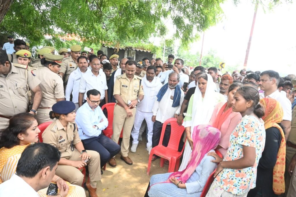 औरैया27जुलाई2023*ग्राम प्रधान की हत्या से जिले में फैली सनसनी* औरैया27जुलाई2023*ग्राम प्रधान की हत्या से जिले में फैली सनसनी*