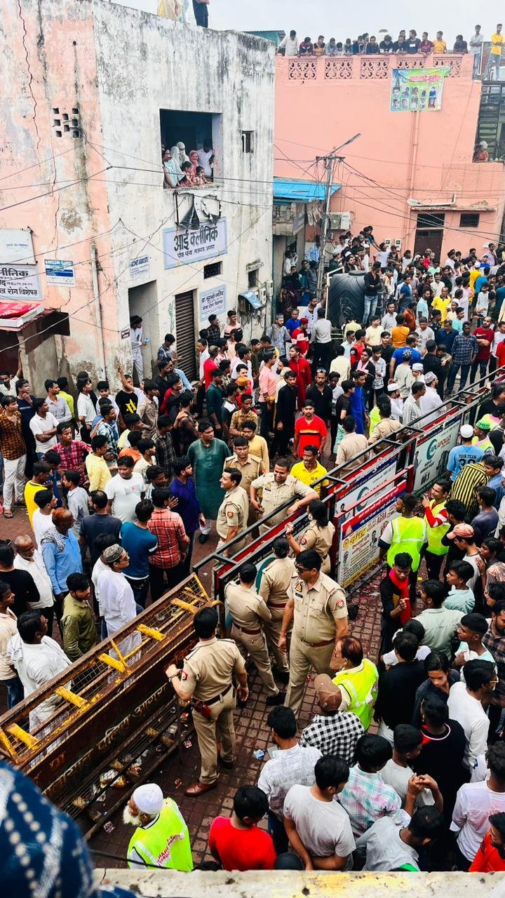 आगरा29जुलाई2023इमाम हुसैन की याद में ताज नगरी में उठाये गए ताजिया।