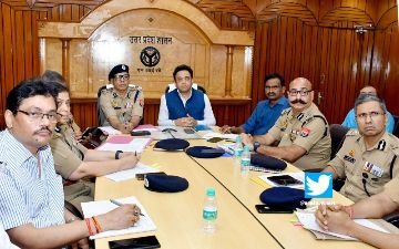 कानपुर02जुलाई23*डीजीपी विजय कुमार व प्रमुख सचिव गृह संजय प्रसाद ने की वीडियो कॉन्फ्रेंसिंग*