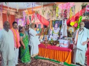 कानपुर 04 जुलाई* महामंडलेश्वर कृष्ण दास ने गुरु को नमन कर मनाया गुरु पूर्णिमा महोत्सव।