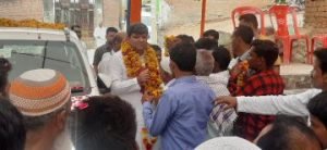 झांसी15जुलाई23*कैबिनेट मंत्री आशीष पटेल का अपनादल कार्यकर्ताओं ने किया स्वागत।