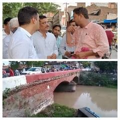 औरैया24जुलाई2023*चेयरमैन ने नहर पुल पर हाइटगेज लगते समय लोगो की समस्याएं सुनकर उनका कराया निस्तारण*