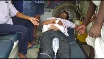 भागलपुर26जुलाई23*सीएसपी संचालक को मोटरसाइकिल सवार दो अपराधियों ने मारी 2 गोलियां, पैसे से भरा बैग लूटकर अपराधी हुआ फरार* भागलपुर26जुलाई23*सीएसपी संचालक को मोटरसाइकिल सवार दो अपराधियों ने मारी 2 गोलियां, पैसे से भरा बैग लूटकर अपराधी हुआ फरार*