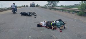भागलपुर ,06 जुलाई 2023*आईटीआई की परीक्षा देकर घर लौट रहे दो छात्रों को ट्रक ने रौंदा , मौके पर हुई दोनों की मौत