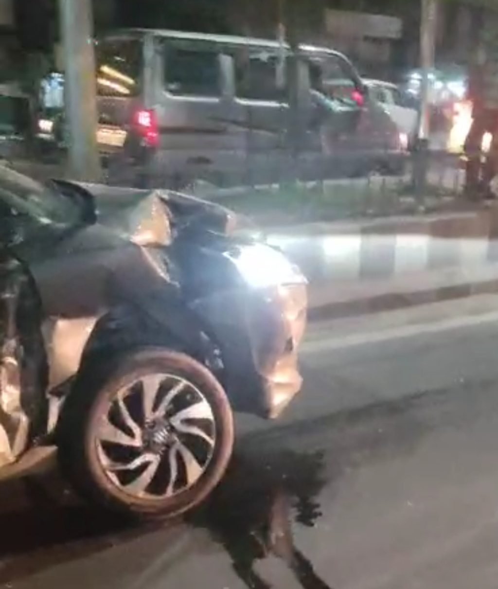 आगरा22जुलाई2023*थाना नाई की मंडी क्षेत्र के अंतर्गत धकरन चौराहे के समीप एमजी रोड का मामला ।