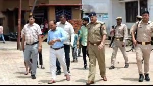 जालौन24जुलाई2023*आगामी त्योहारों को शान्तिपूर्ण तरीके से सम्पन्न कराने के।लिए अधिकारी उतरे सड़को पर।