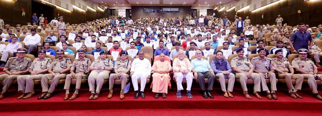 लखनऊ23अगस्त23*पुलिस भर्ती एवं प्रोन्नति बोर्ड के अंतर्गत चयनित 233 आरक्षियों को आज लखनऊ में नियुक्ति-पत्र वितरित हुआ।