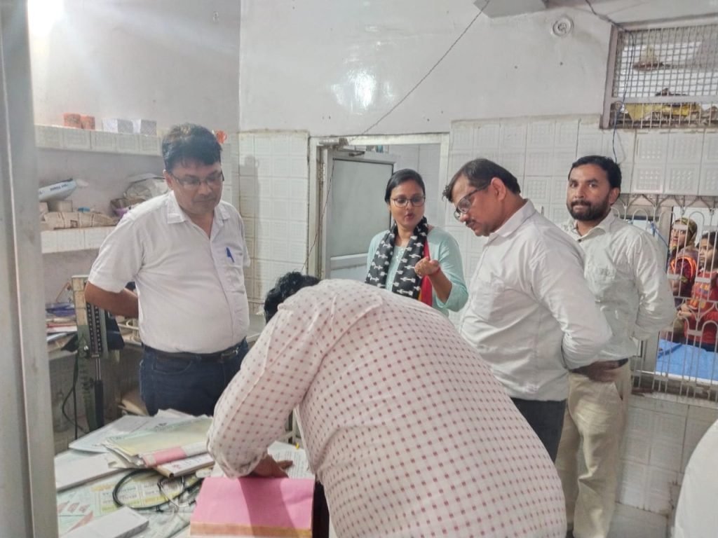 कानपुर03अगस्त2023*एसडीएम बिल्हौर ने उत्तरीपुरा नदिया रोड पर स्थित श्रीराम क्लीनिक पर मारा छापा।