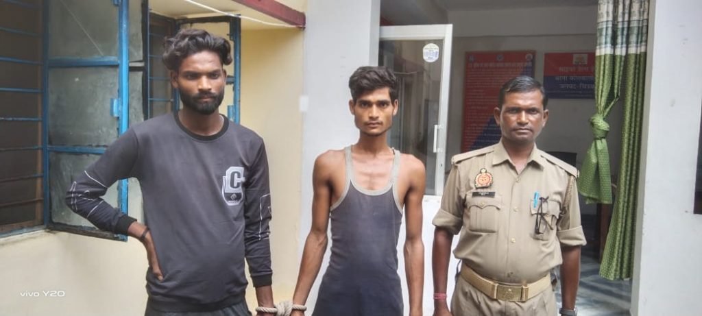 चित्रकूट03अगस्त23*थाना मऊ पुलिस द्वारा 02 अभियुक्तों को 04 चोरी की भैंस व 01 पिकअप बिना नम्बर प्लेट के साथ गिफ्तार किया गया* चित्रकूट03अगस्त23*थाना मऊ पुलिस द्वारा 02 अभियुक्तों को 04 चोरी की भैंस व 01 पिकअप बिना नम्बर प्लेट के साथ गिफ्तार किया गया*