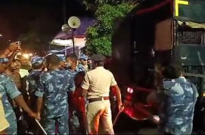 भागलपुर04अगस्त23*भागलपुर में दिखी पुलिस की बर्बरता : अनशन पर बैठे BJP नेता रोहित पांडेय को घसीटकर साथ ले गई पुलिस,