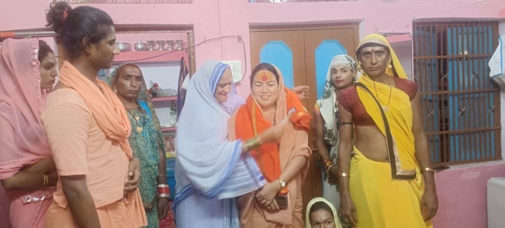 चित्रकूट04अगस्त2023*किन्नर कल्याण बोर्ड की सदस्य कौशल्या नंद गिरि का चित्रकूट आगमन पर हुआ भव्य स्वागत।