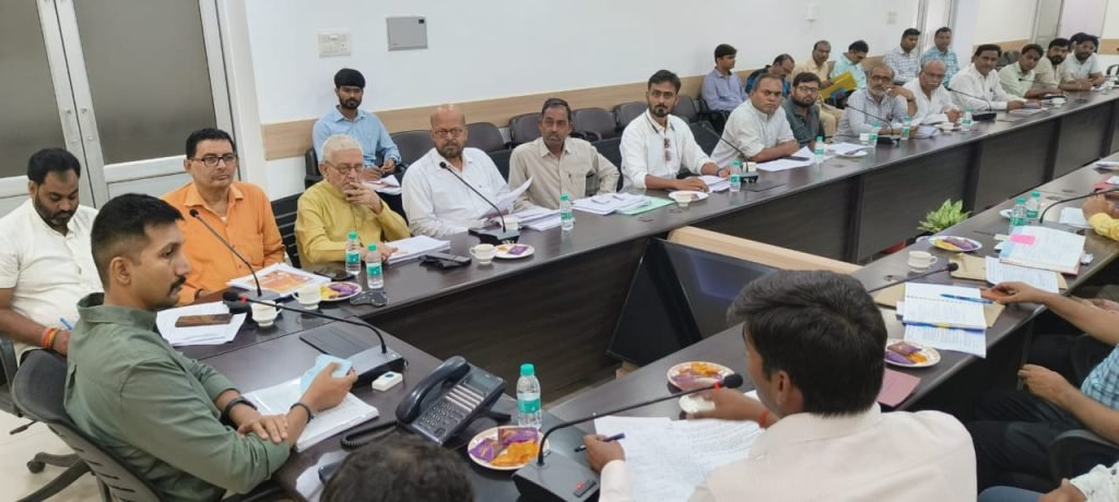 कानपुर04अगस्त2023*विधानसभा निर्वाचन क्षेत्र के मतदेय स्थलों के सम्भाजन के संबंध में बैठक आयोजित की गयी। कानपुर04अगस्त2023*विधानसभा निर्वाचन क्षेत्र के मतदेय स्थलों के सम्भाजन के संबंध में बैठक आयोजित की गयी।