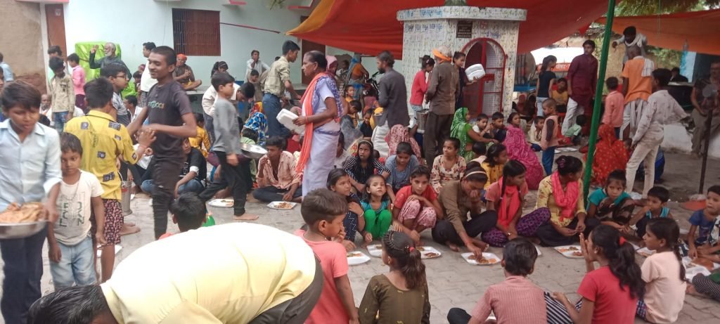 बाँदा06अगस्त23*श्री राम जन्मभूमि पूजन के तृतीय वर्षगांठ के अवसर पर गौ रक्षा समिति के द्वारा विशाल भंडारे का आयोजन बाँदा06अगस्त23*श्री राम जन्मभूमि पूजन के तृतीय वर्षगांठ के अवसर पर गौ रक्षा समिति के द्वारा विशाल भंडारे का आयोजन