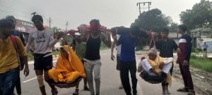 कासगंज06अगस्त2023*कांवड़ में माता-पिता को बैठाकर लाये 5 श्रवण कुमार