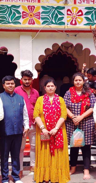 चित्रकूट08अगस्त23*गुजरात राज्य के पार्षद द्वारा नांदी हनुमान जी मैं 51 किलो लड्डूओं का चढ़ाया प्रसाद।