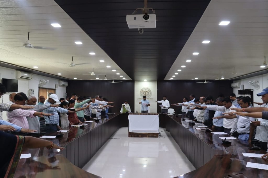 चित्रकूट09अगस्त23*डीएम द्वारा मेरी माटी,मेरा देश एवं हर घर तिरंगा अभियान के तहत ,पंच प्रण की दिलाई गई शपथ। चित्रकूट09अगस्त23*डीएम द्वारा मेरी माटी,मेरा देश एवं हर घर तिरंगा अभियान के तहत ,पंच प्रण की दिलाई गई शपथ।