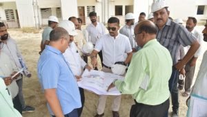 कानपुर09अगस्त23*डीएम ने निर्मित/निर्माणाधीन परियोजनाओं का प्राधिकरण के अधिकारियों के साथ स्थलीय निरीक्षण किया।