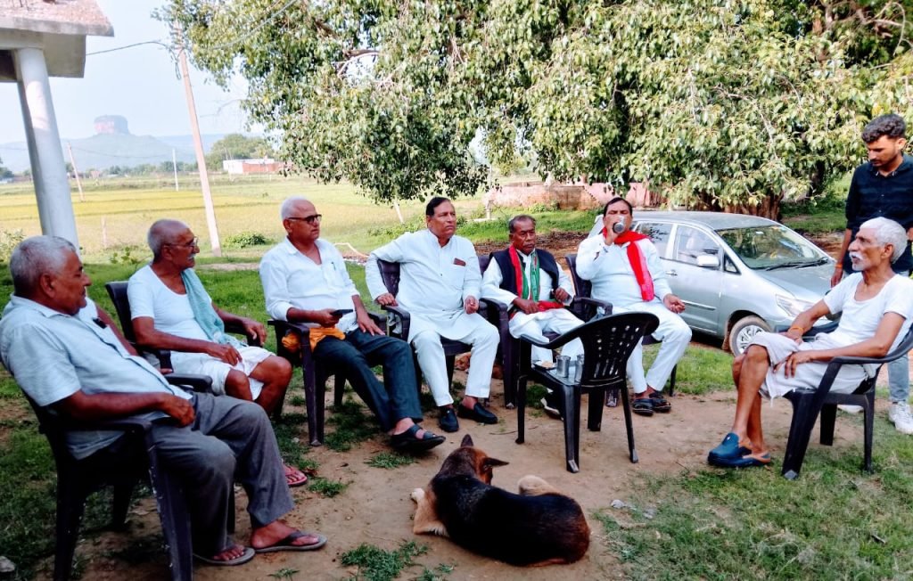 प्रयागराज11अगस्त23*सपा नेता ने कोरांव में सूखा प्रभावित क्षेत्र का किया दौरा