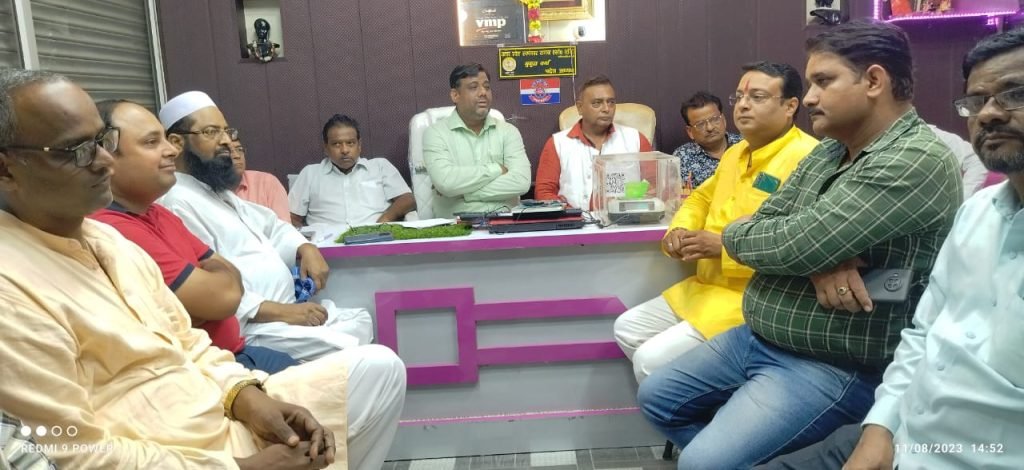 कानपुर11अगस्त23*उत्तर प्रदेश ज्वेलर्स एसोसिएशन के तत्वावधान में विभिन्न बाजारों के पदाधिकारी की बैठक हुई।*