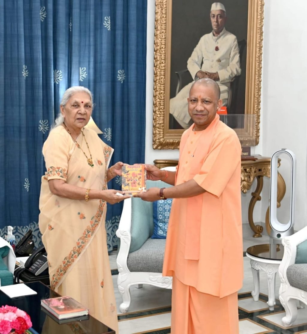 लखनऊ15अगस्त23*हमारे यूपी के मुख्यमंत्री योगी आदित्यनाथ जी ने राज्यपाल जी से भेट की ।