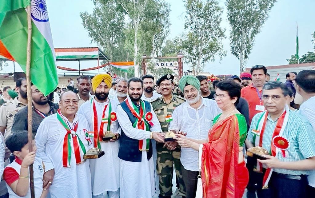 पंजाब17अगस्त23*स्वतंत्रता दिवस पर एडवोकेट हरप्रीत सिंह को विशेष चिन्ह देकर सम्मानित किया गया