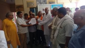 औरैया19अगस्त23*एससी एसटी एक्ट का दुरुपयोग रोके जाने की मांग को लेकर एडीएम को ज्ञापन सौंपा।