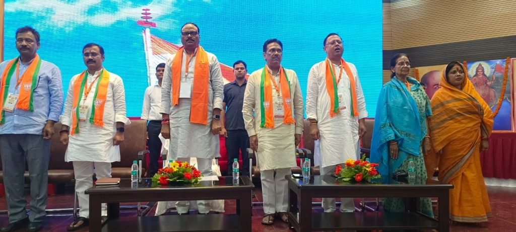 प्रयागराज21अगस्त23*स्वामी प्रसाद मौर्य पर जूता फेंकने का मामला