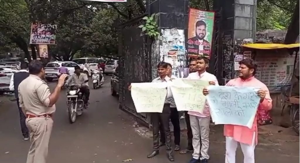 लखनऊ22अगस्त23*विवादित स्टेटस लगाने वाले कोटेदार के खिलाफ हुआ प्रदर्शन! लखनऊ22अगस्त23*विवादित स्टेटस लगाने वाले कोटेदार के खिलाफ हुआ प्रदर्शन!