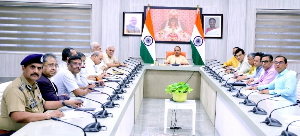 लखनऊ24अगस्त23*मुख्यमंत्री योगी आदित्यनाथ ने अफसरो के साथ की बैठक लखनऊ24अगस्त23*मुख्यमंत्री योगी आदित्यनाथ ने अफसरो के साथ की बैठक